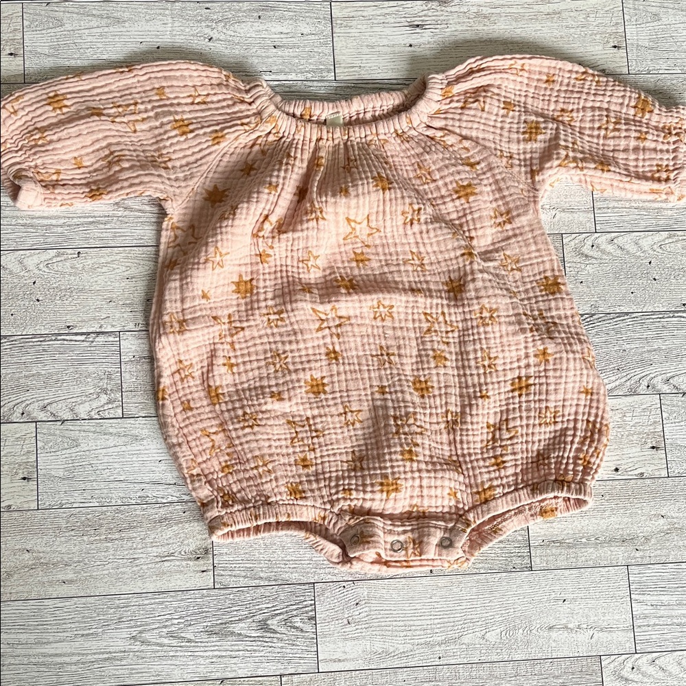 Wild Wawa 100% Cotton Peach Star Print Bubble Romper size 0-3 months